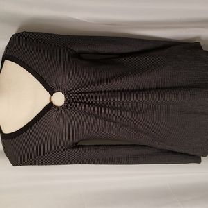 ⭐4/$20 Black & white horizontal pinstripe blouse